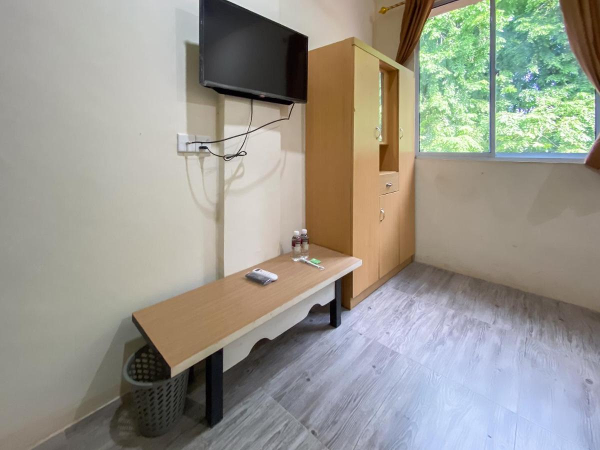 Hotel Reddoorz @ Cikitsu Batam Sagulung Exterior foto
